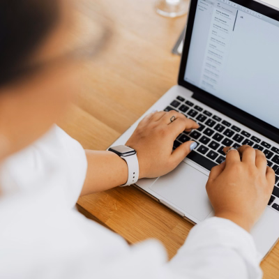 Client emailing Lisa at Briz Bookkeepers LLC